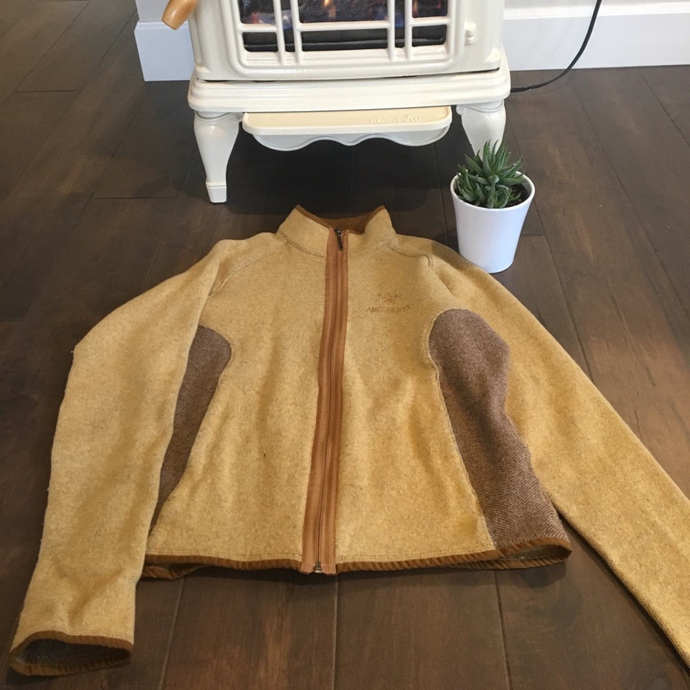 W’s Arc’teryx Medium Merino Wool Sweater.